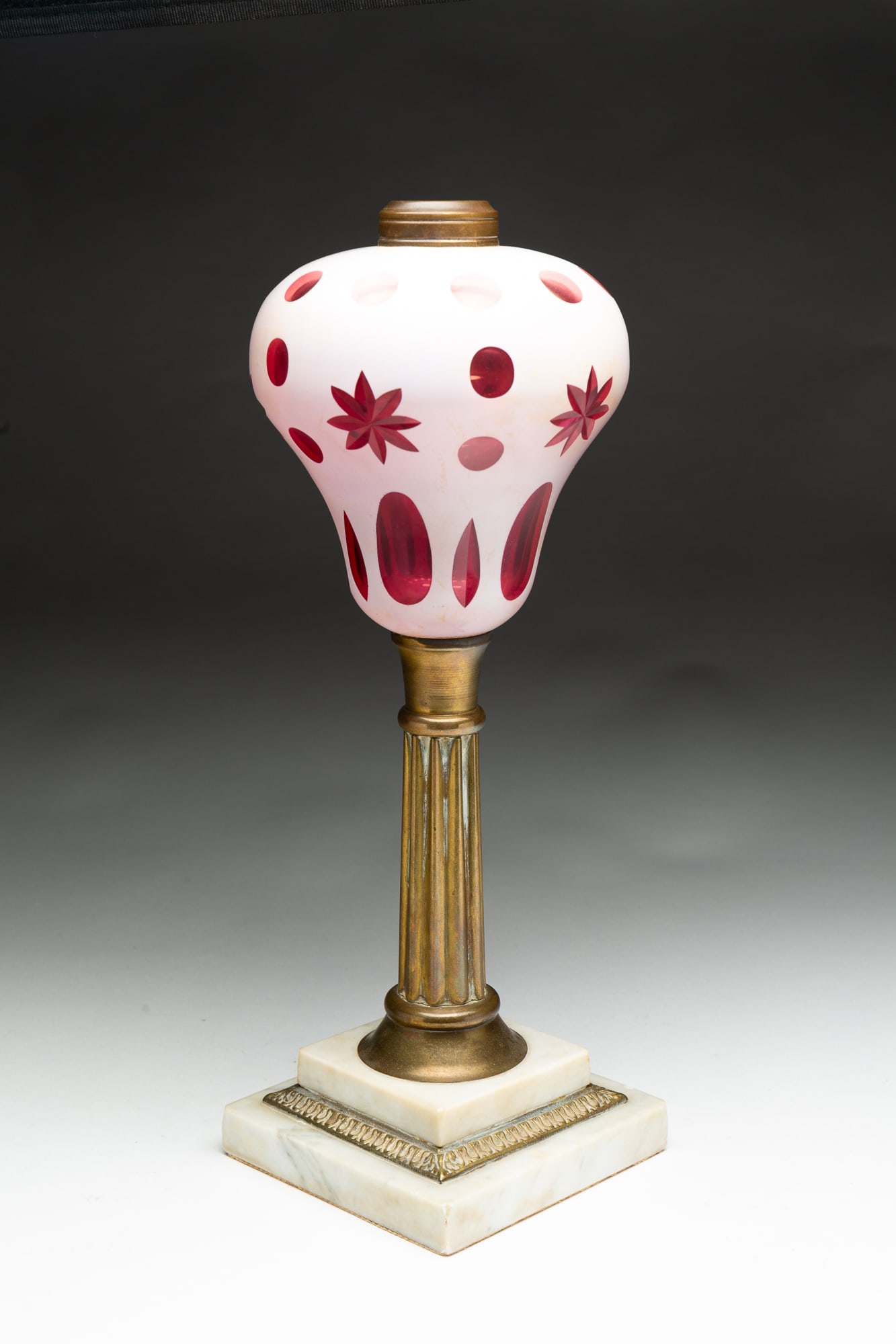 AMERICAN SANDWICH CUT OVERLAY GLASS FLUID LAMP. (1 of 4)