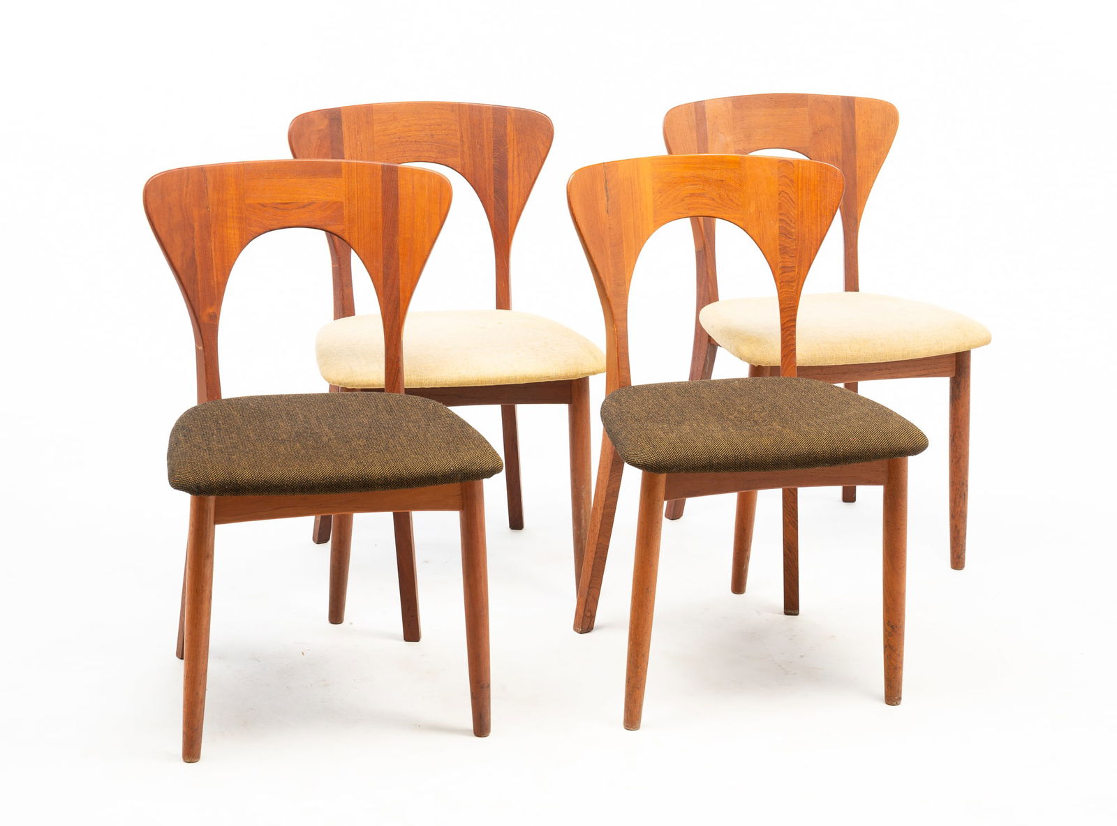 FIVE NIELS KOEFOEDS (1926-2012) FOR HORNSLET DANISH MODERN TEAK "PETER" SIDE CHAIRS. (1 of 8)