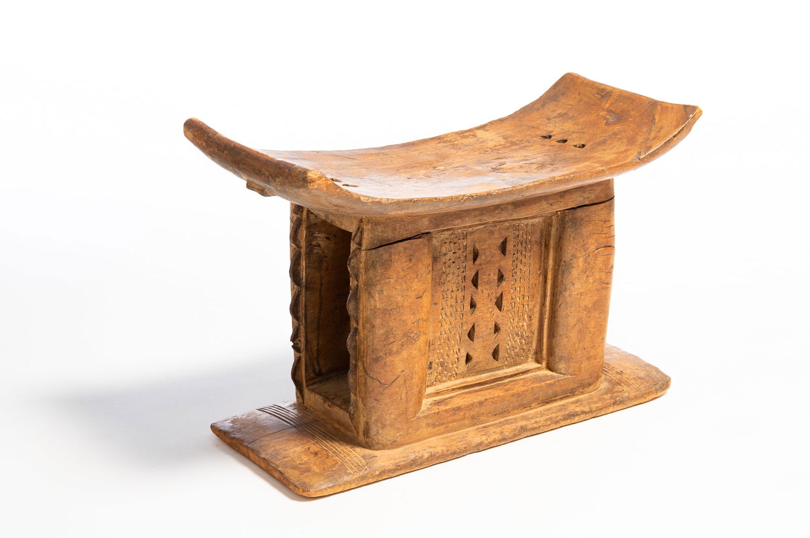 ASHANTI CARVED HARDWOOD STOOL. (1 of 5)