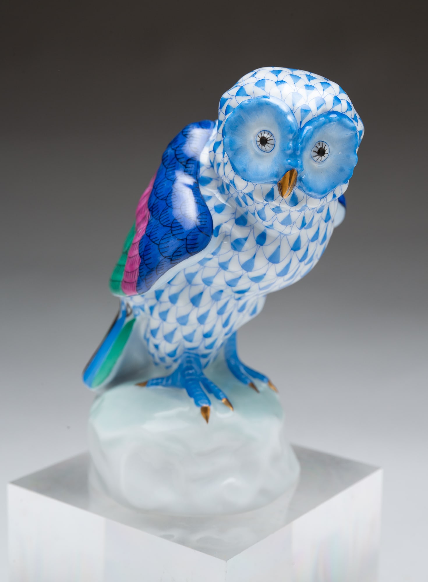 HEREND PORCELAIN BLUE FISHNET OWL FIGURINE. (1 of 3)