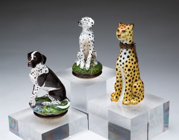 THREE ANIMAL SHAPED CHINA TRINKET BOXES.