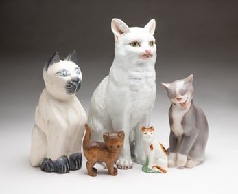 COLLECTION OF FIVE CAT FIGURINES, INCL. FURSTENBERG AND LLADRO.