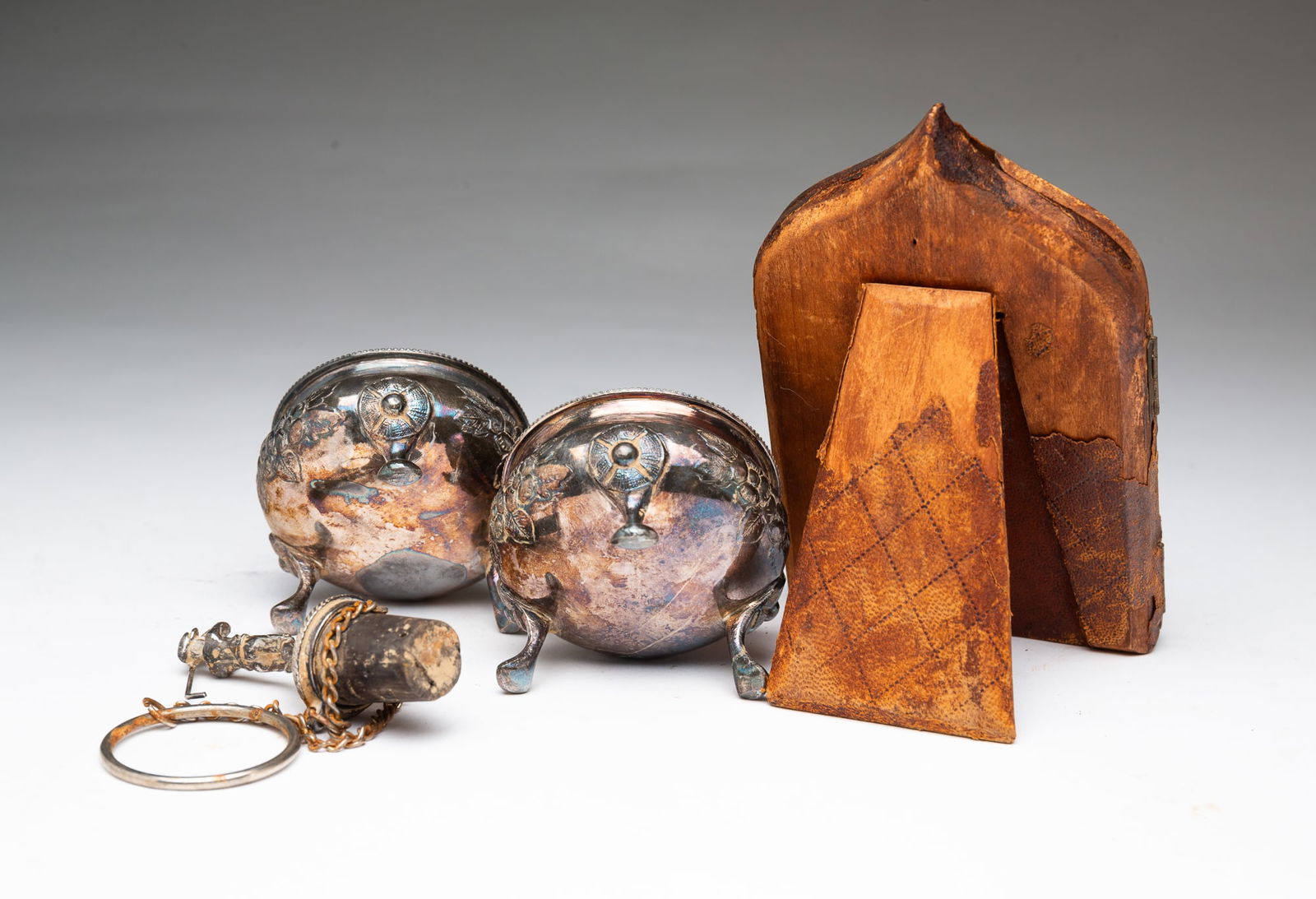 FOUR SILVER PLATED ITEMS. - 6