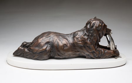 BUNNY CONNELL (AMERICAN, 20TH CENTURY) CAST BRONZE SCULPTURE OF BEAR EATING SALMON.