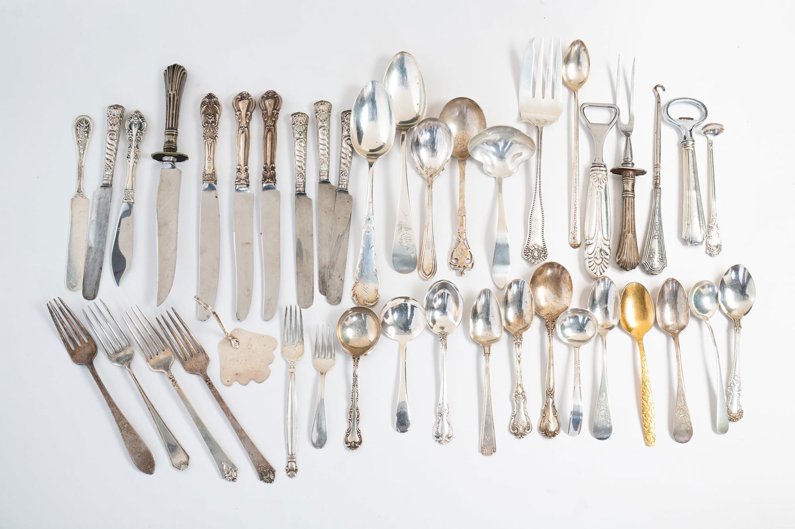 GROUP OF STERLING SILVER FLATWARE AND SERVING ITEMS. (1 of 8)