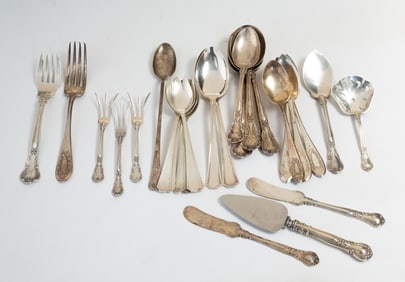 THREE GROUPS OF AMERICAN STERLING SILVER FLATWARE.