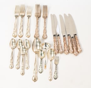 ASSORTED AMERICAN STERLING SILVER FLATWARE.