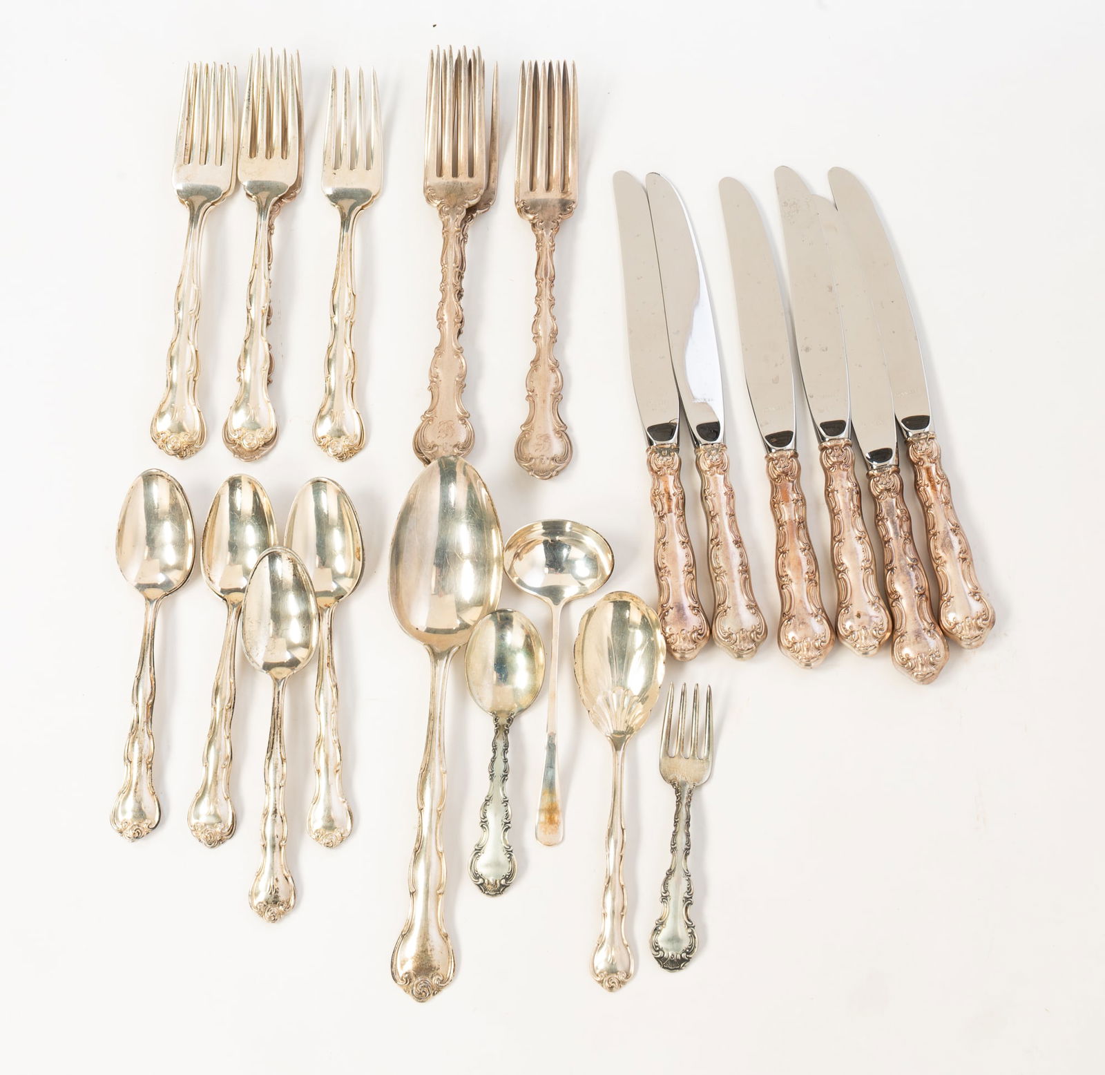 ASSORTED AMERICAN STERLING SILVER FLATWARE. (1 of 5)