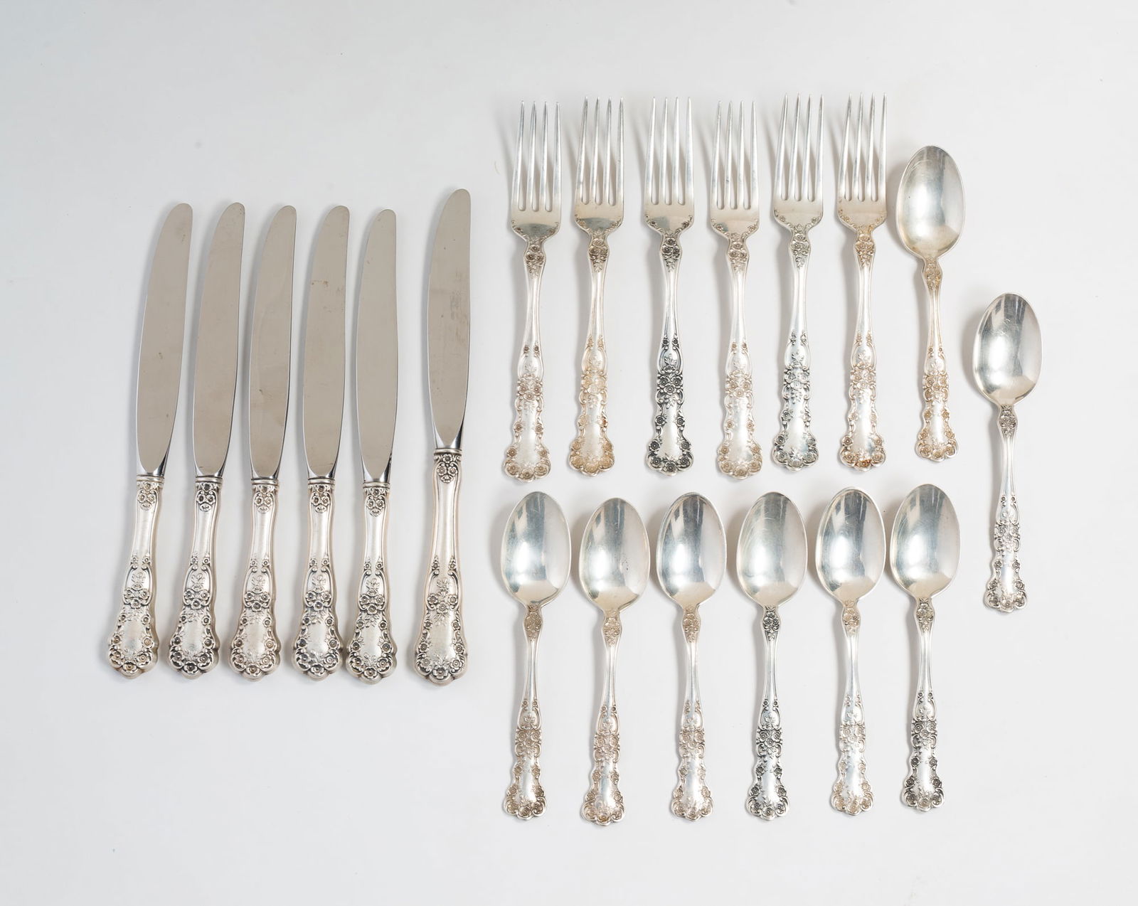 GROUP OF GORHAM "BUTTERCUP" STERLING SILVER FLATWARE. (1 of 5)