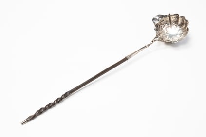 BENJAMIN BREWOOD II (LONDON) STERLING SILVER LADLE.