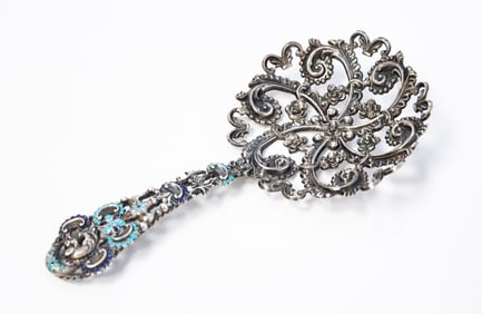 VICTORIAN STERLING SILVER AND ENAMEL BON BON SERVING SPOON.