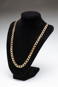 18K YELLOW GOLD CURB LINK NECKLACE.