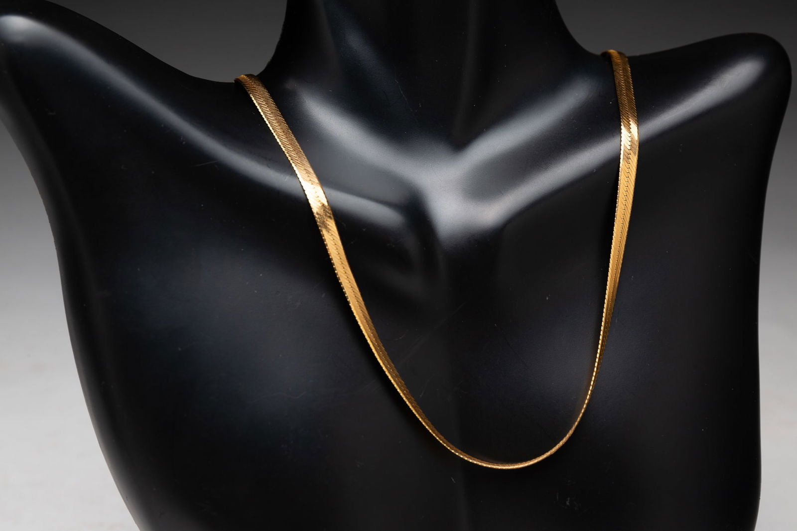 14K YELLOW GOLD HERRINGBONE NECKLACE.: Italian, Contemporary. Classic plain herringbone necklace with lobster clasp. 16"l. Approximately 7.0g.