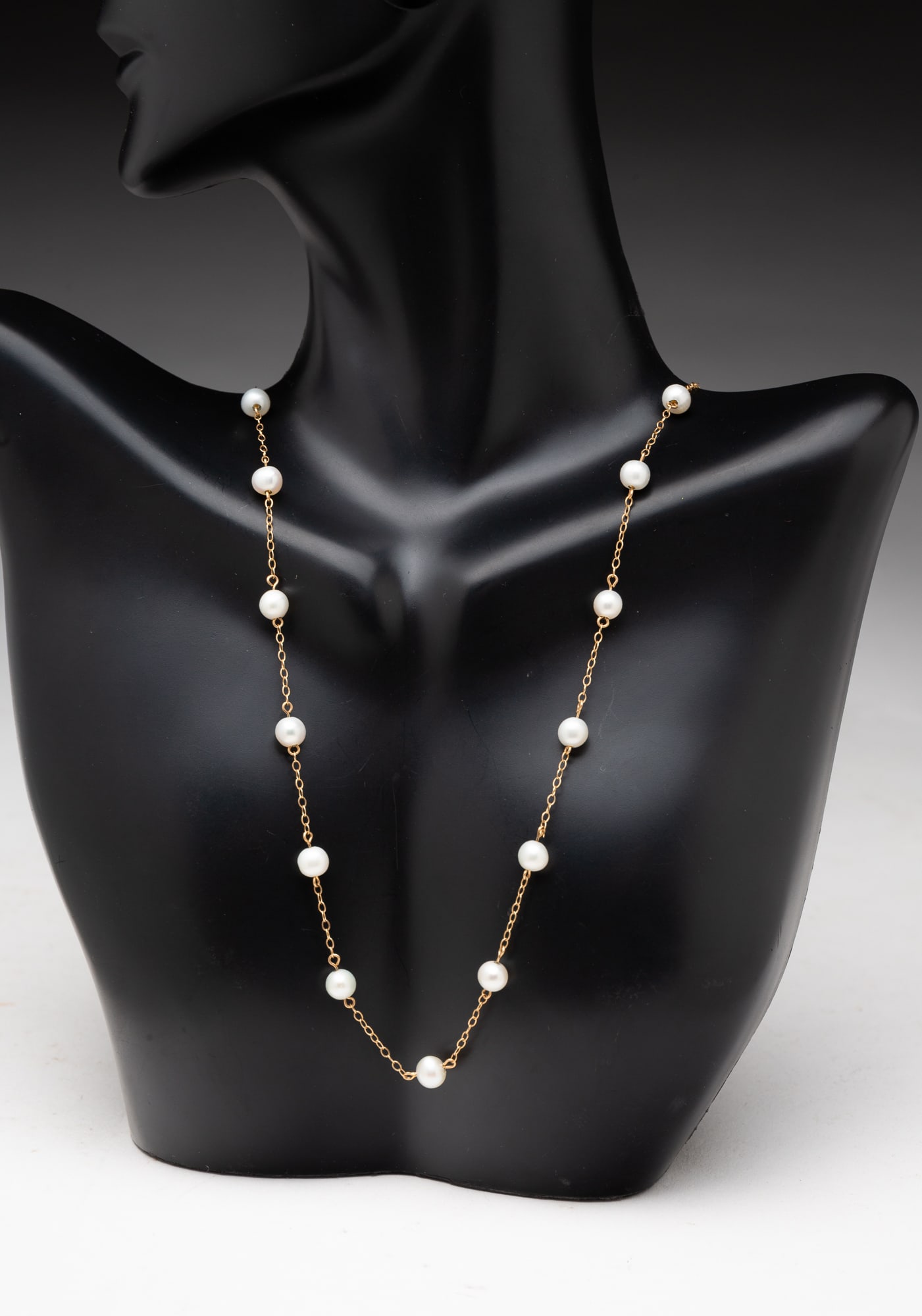 14K YELLOW GOLD PEARL STATION NECKLACE.: Contemporary. A link necklace with nineteen cultured pearls. 17.5"l. Approximately 4.7g.