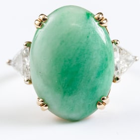14K YELLOW GOLD, JADEITE, AND DIAMOND RING.
