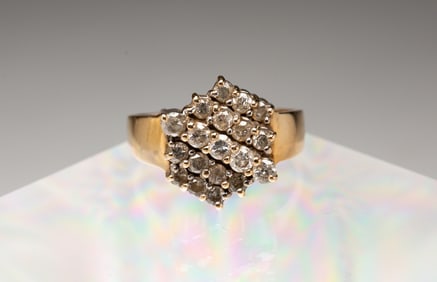 GOLD AND DIAMOND COCKTAIL RING.