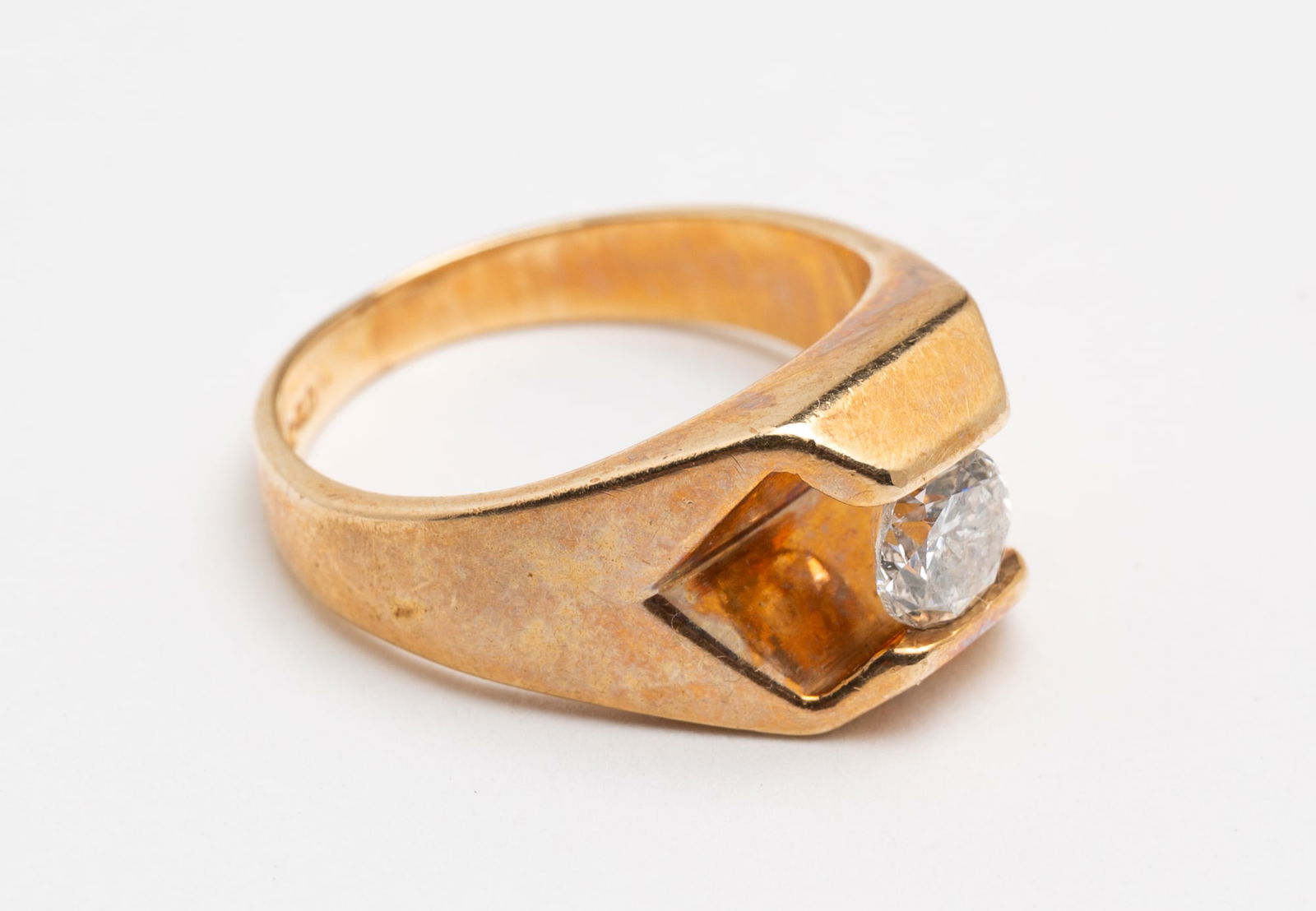 14 KARAT YELLOW GOLD DIAMOND SOLITAIRE RING. (1 of 3)