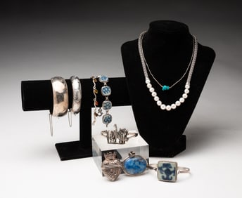 ASSORTMENT OF STERLING SILVER NECKLACES AND BRACELETS