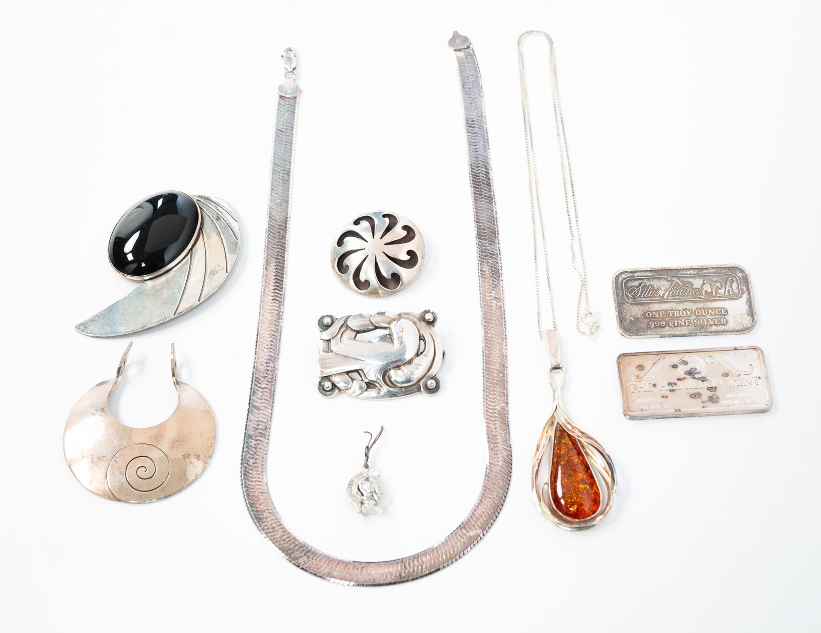 GROUP OF ASSORTED STERLING SILVER JEWELRY. (1 of 6)