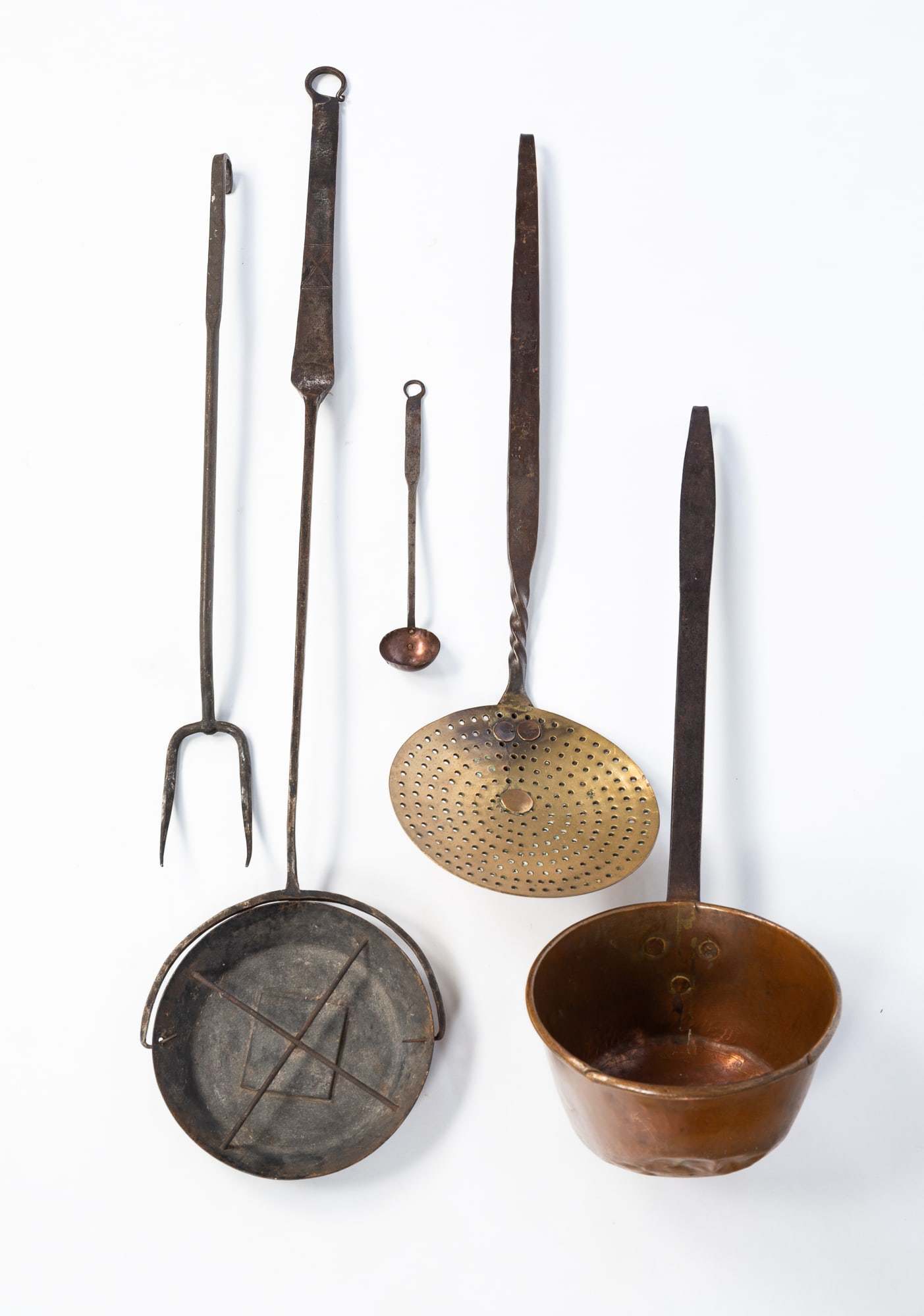 FIVE AMERICAN WROUGHT IRON, BRASS, AND COPPER HEARTHSIDE COOKING UTENSILS. (1 of 5)