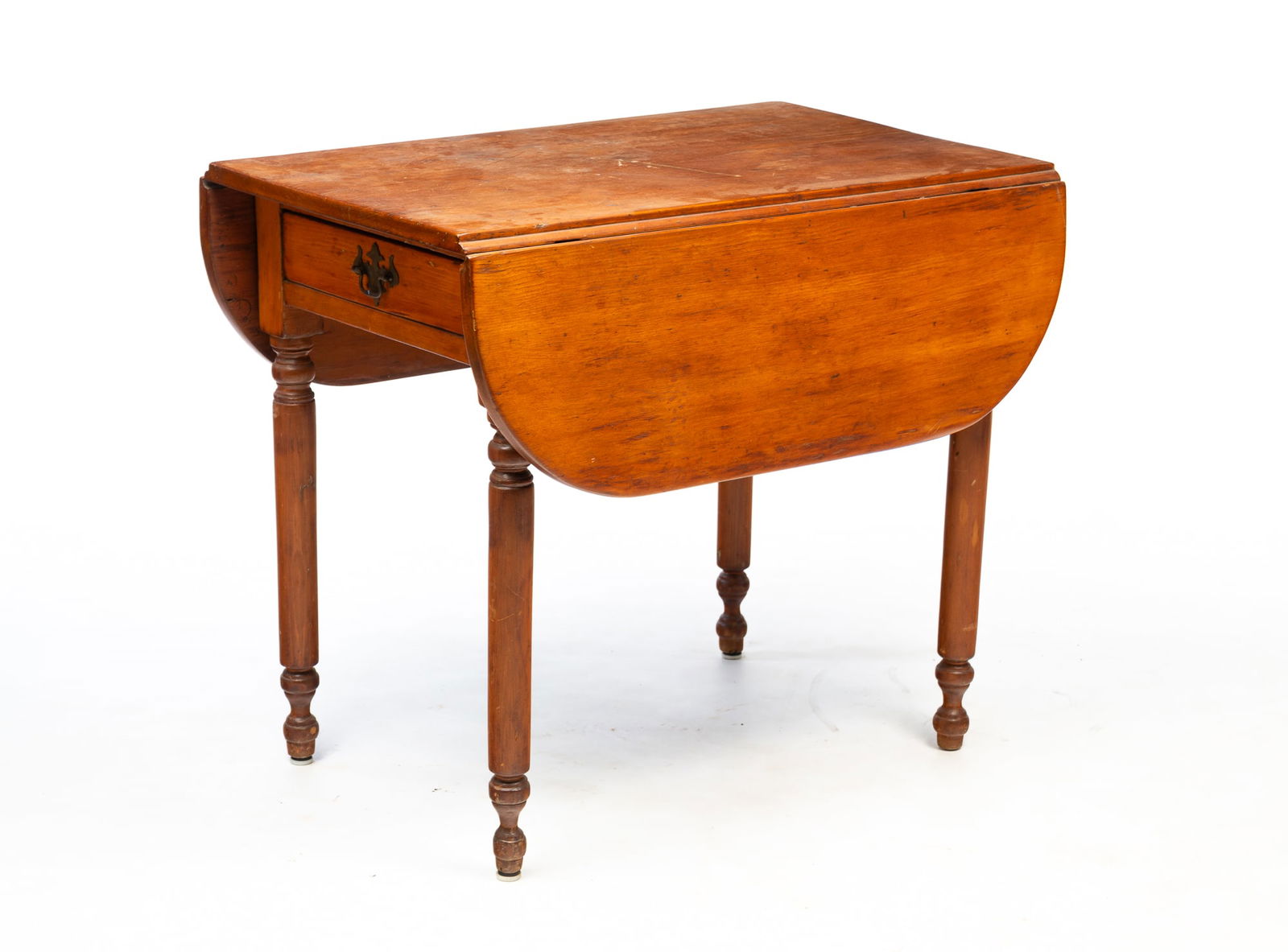 AMERICAN SHERATON STYLE PINE DROP-LEAF TABLE. (1 of 4)