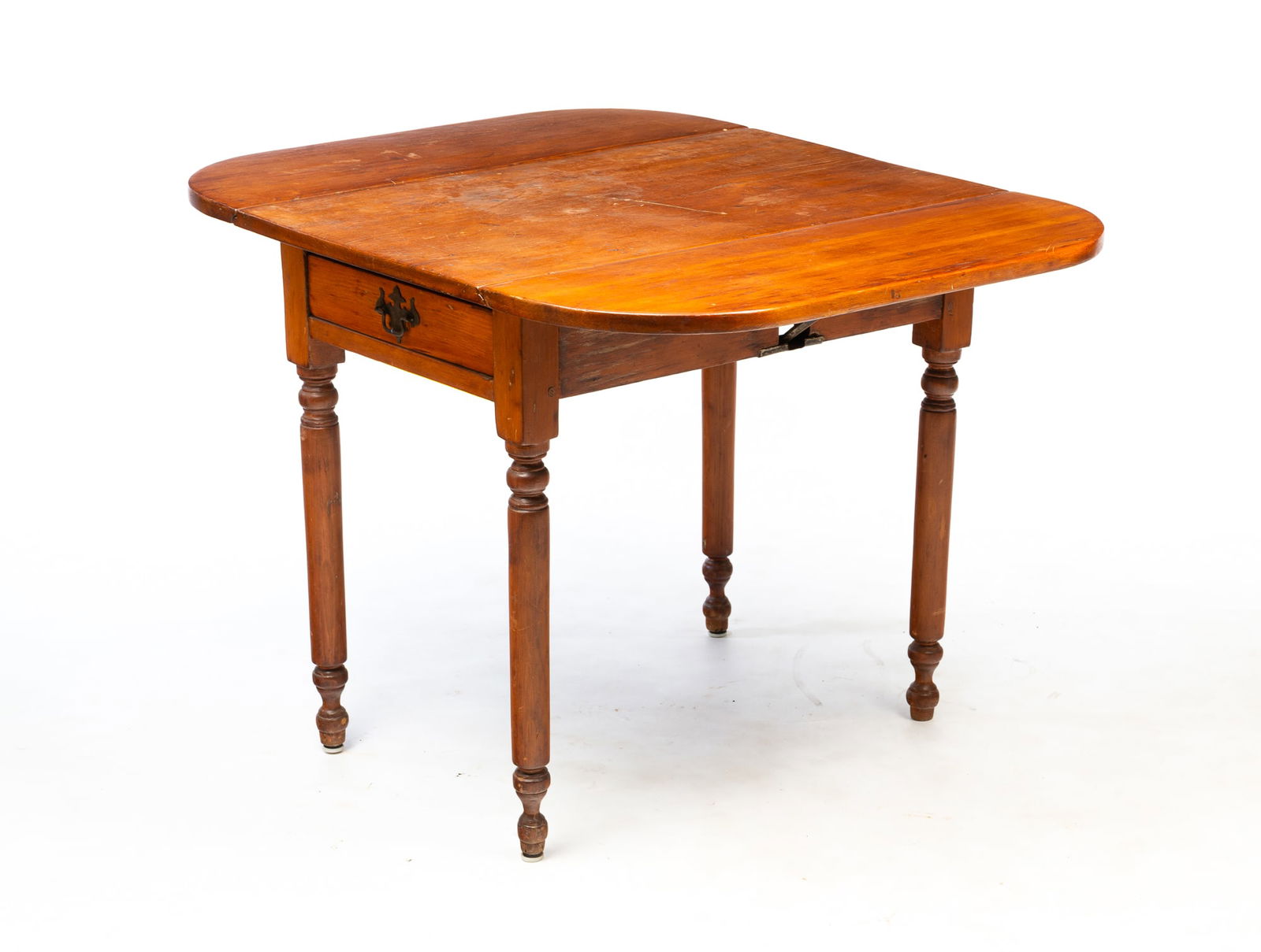 AMERICAN SHERATON STYLE PINE DROP-LEAF TABLE. - 2