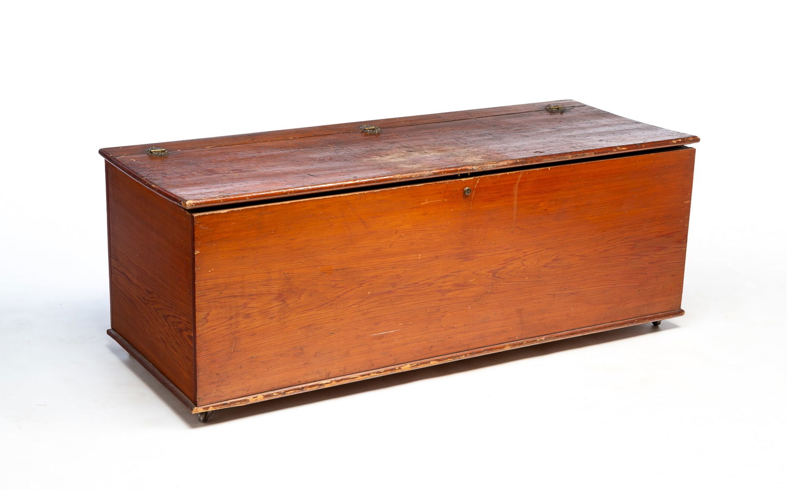 AMERICAN PINE LIFT-LID CHEST. (1 of 4)