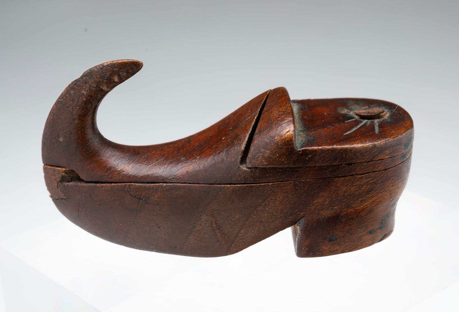 MINIATURE EUROPEAN CARVED WALNUT SHOE-FORM SNUFF BOX. (1 of 4)