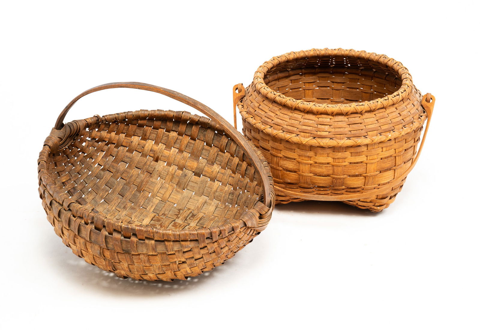 TWO AMERICAN SPLINT-WOVEN BASKETS. (1 of 5)