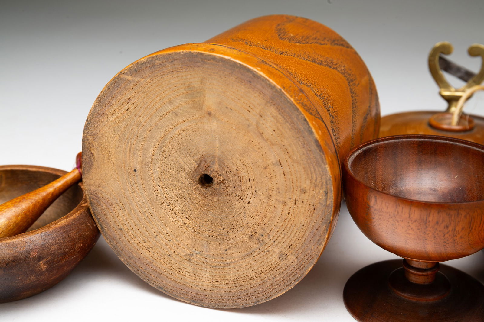 SIX AMERICAN TREEN ITEMS. - 4