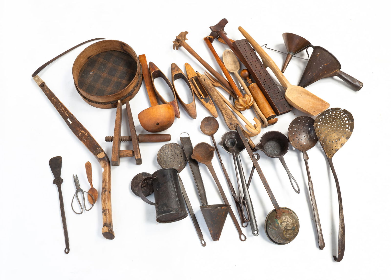 COLLECTION OF WOOD AND METAL TOOLS AND UTENSILS. (1 of 4)
