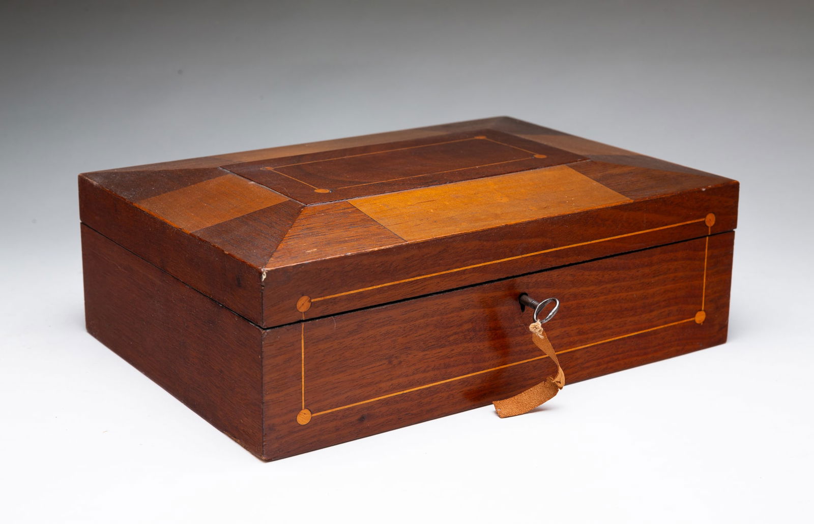 AMERICAN WALNUT AND PARQUETRY SEWING BOX WITH ACCESSORIES. (1 of 5)