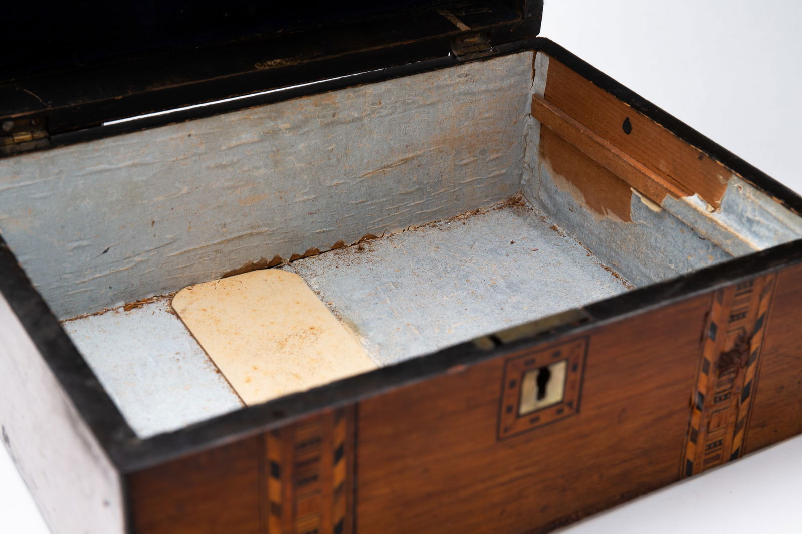 THREE VICTORIAN TUNBRIDGE WARE SEWING BOXES. - 4