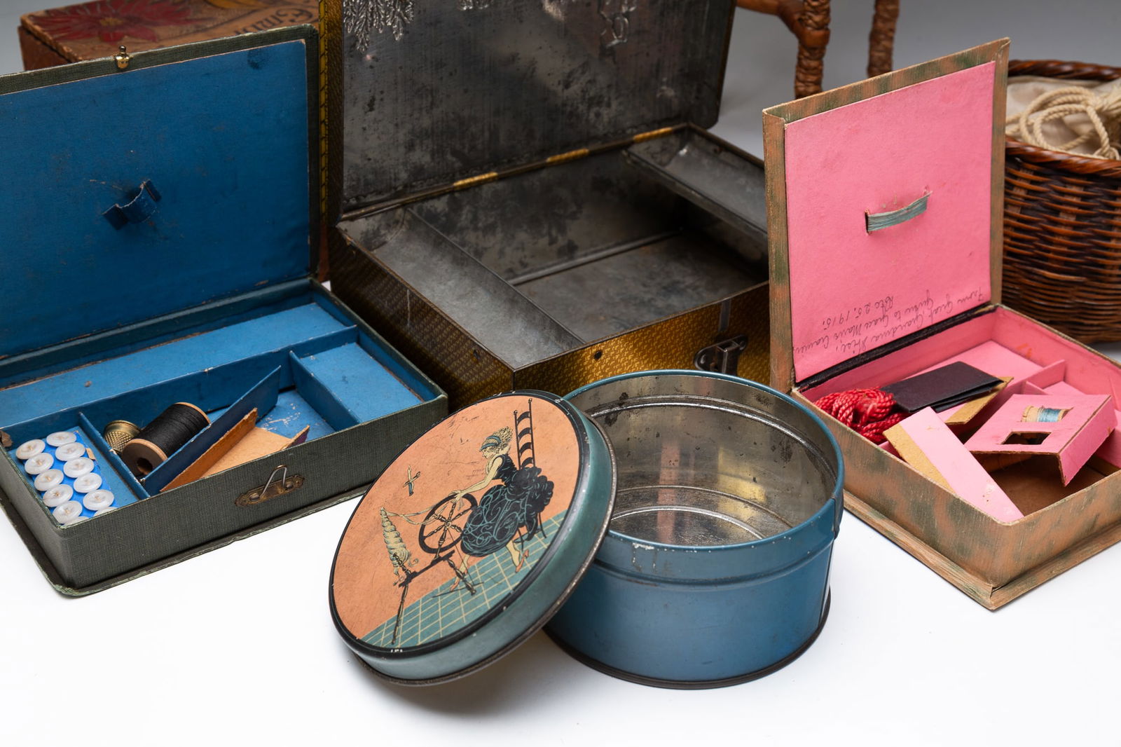 FIVE SEWING BOXES AND TWO SEWING BASKETS, INCL. PYROGRAPHIC EXAMPLE. - 5