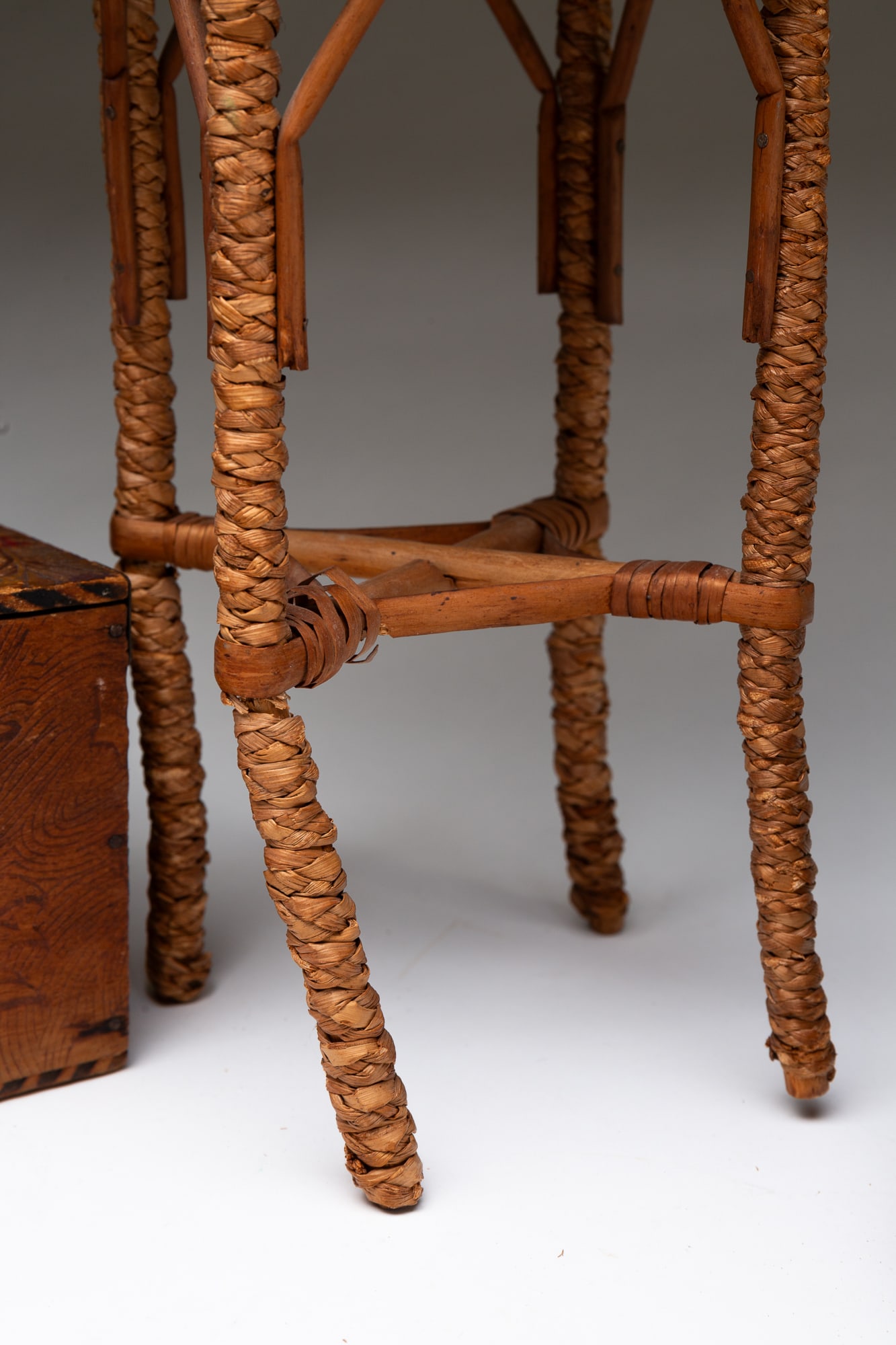 FIVE SEWING BOXES AND TWO SEWING BASKETS, INCL. PYROGRAPHIC EXAMPLE. - 6