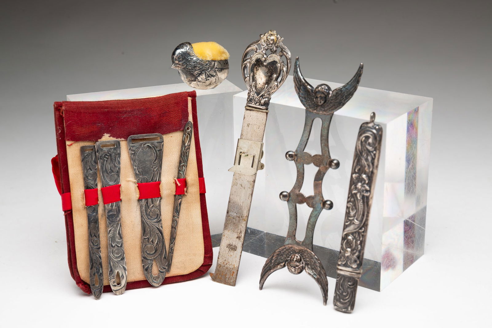 COLLECTION OF SEVEN STERLING SILVER SEWING NOTIONS. (1 of 6)