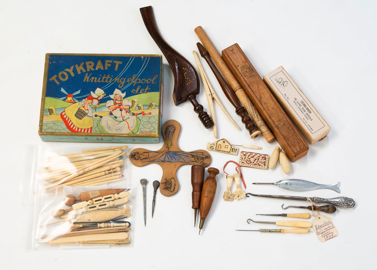 GROUP OF CROCHET, KNITTING, AND SEWING ITEMS. (1 of 6)