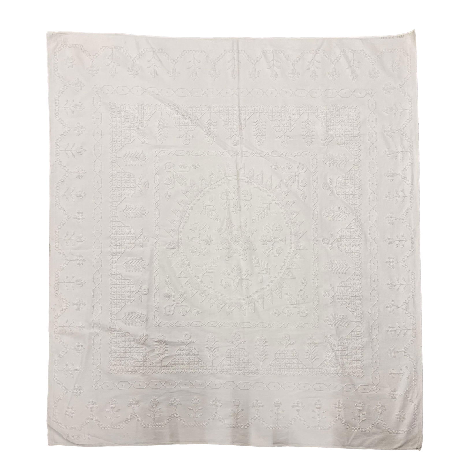 AMERICAN WHITEWORK CANDLEWICK BEDSPREAD. (1 of 4)
