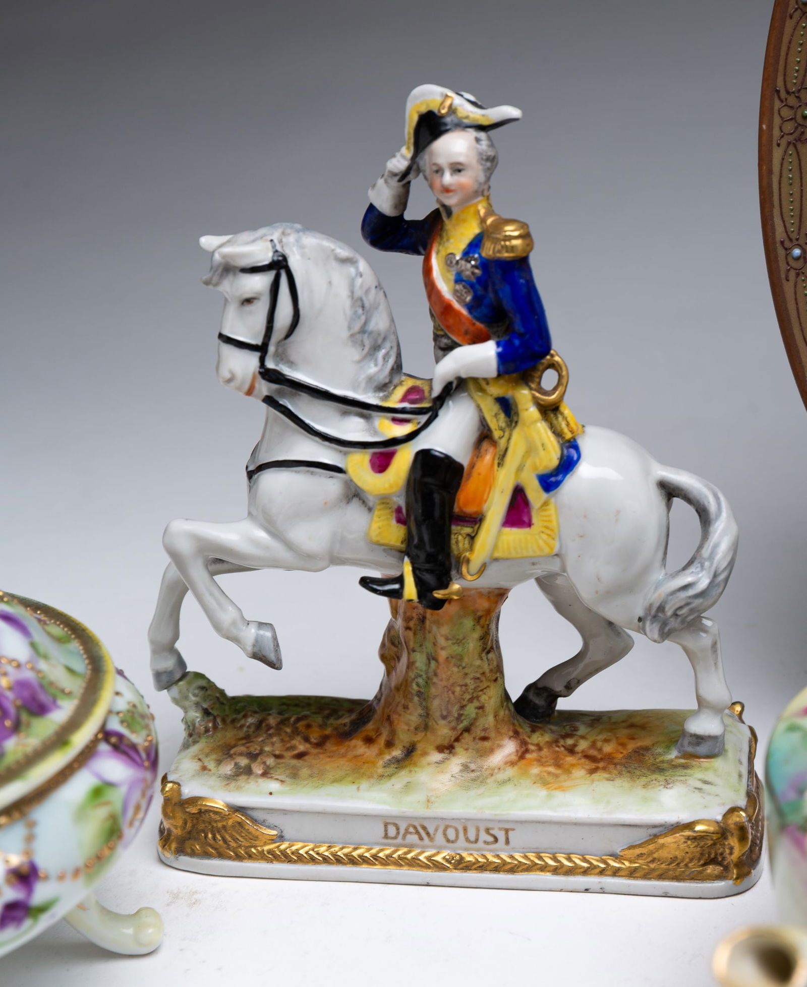 GROUP OF EUROPEAN AND JAPANESE PORCELAIN. (1 of 6)