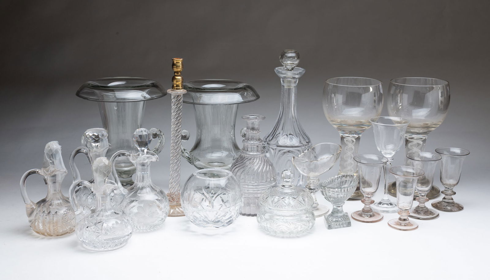 COLLECTION OF CLEAR GLASS. (1 of 9)