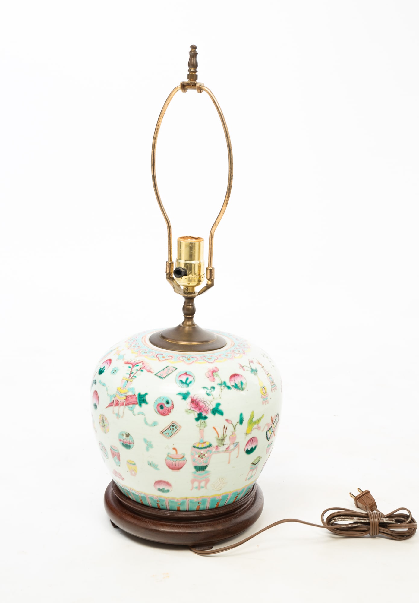 CHINESE FAMILLE ROSE PORCELAIN JAR MOUNTED AS A LAMP. (1 of 4)