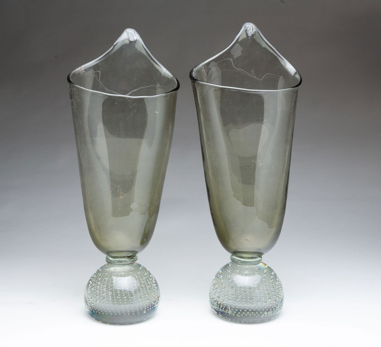 PAIR OF CARL ERICKSON (AMERICAN, ACTIVE 1899-1966) MID CENTURY MODERN SMOKEY GLASS "ENVELOPE" VASES (1 of 6)