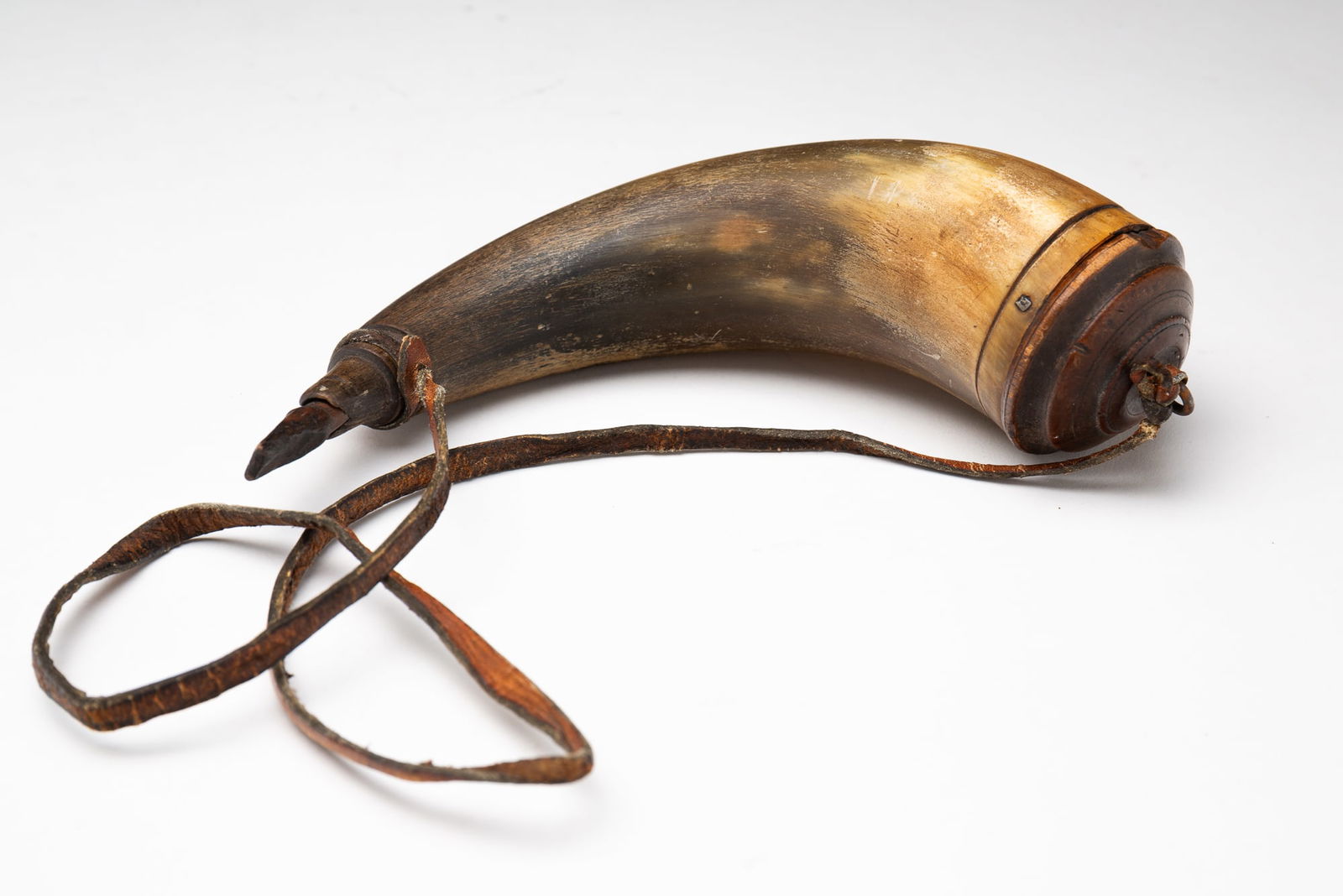 AMERICAN POWDER HORN. (1 of 4)