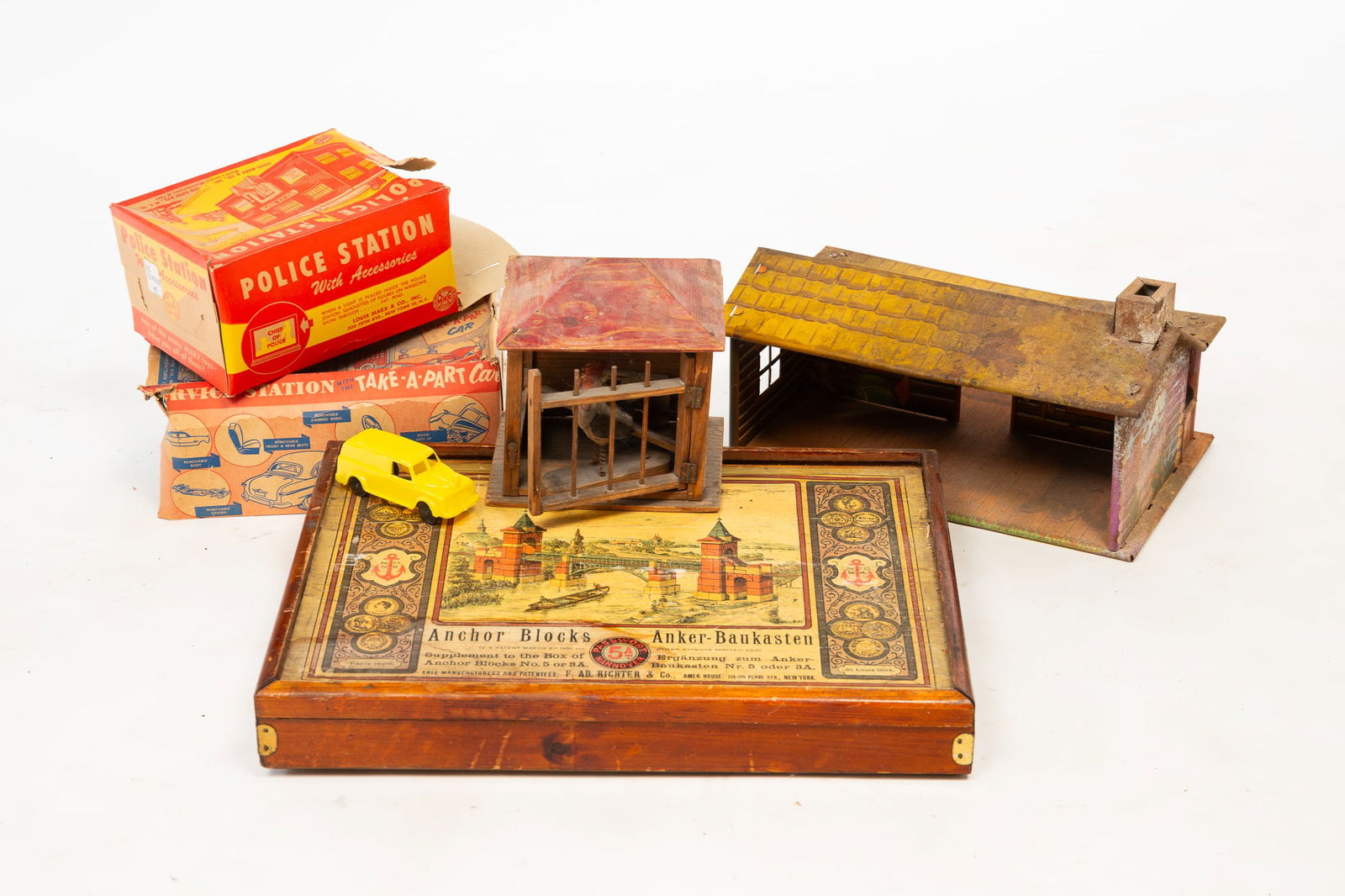 COLLECTION OF TOYS, INCL. LOUIS MARX & CO. (NEW YORK). (1 of 6)