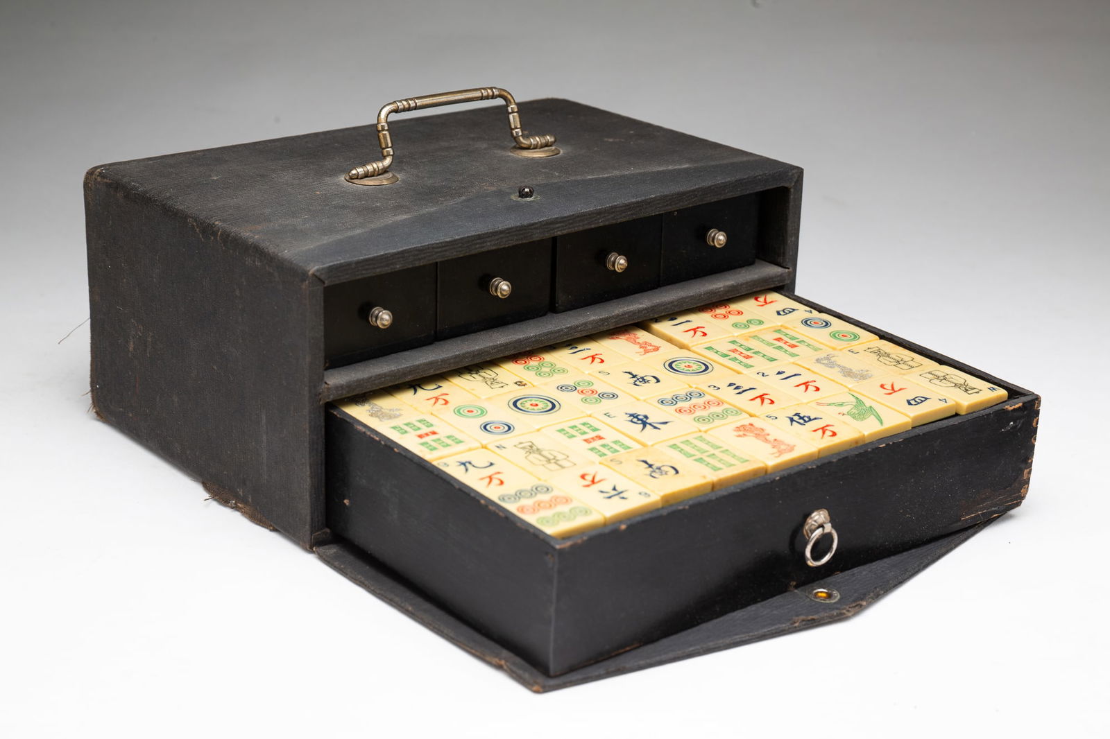 MAHJONG SET IN CARRYING BOX. (1 of 6)