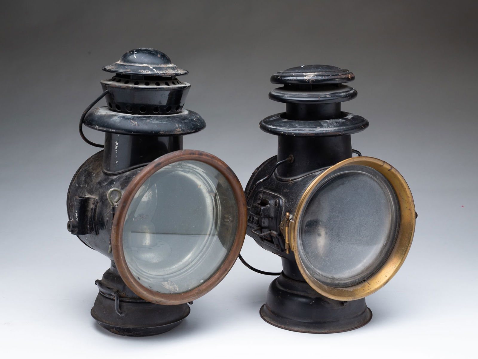 TWO AMERICAN BULLSEYE DRIVERS' LANTERNS. (1 of 4)