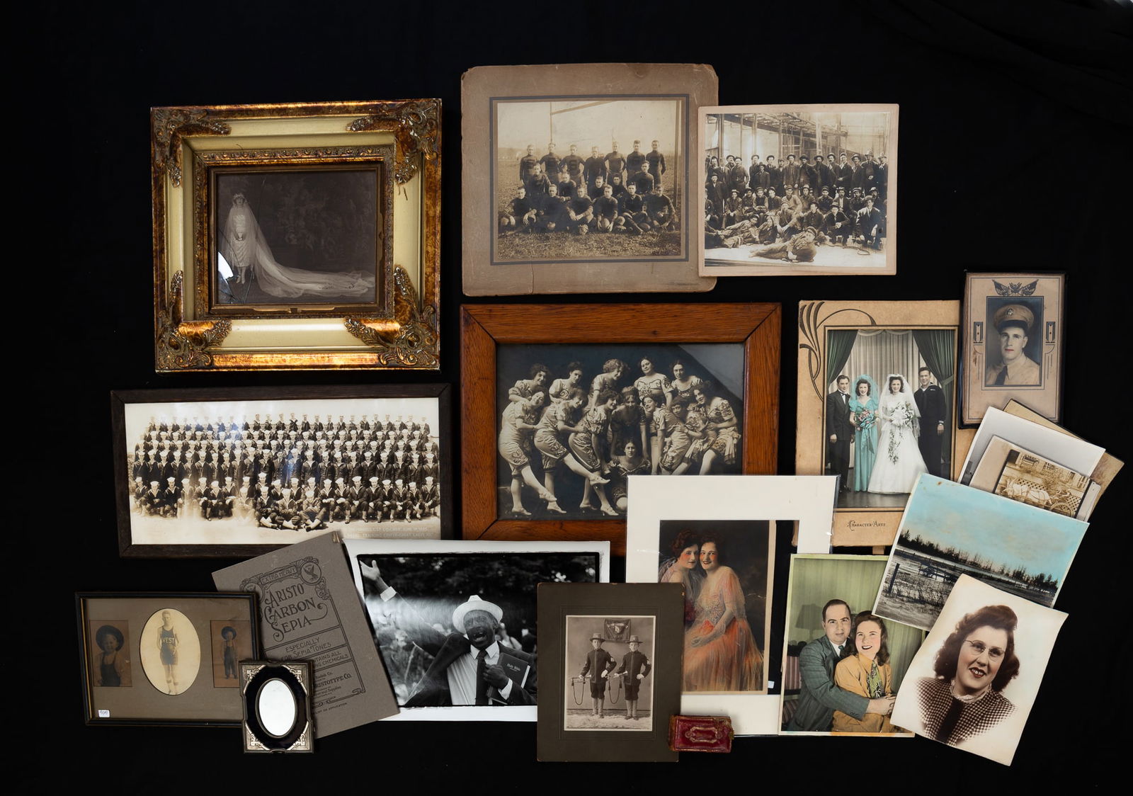 LARGE COLLECTION OF PHOTOGRAPHS. (1 of 6)