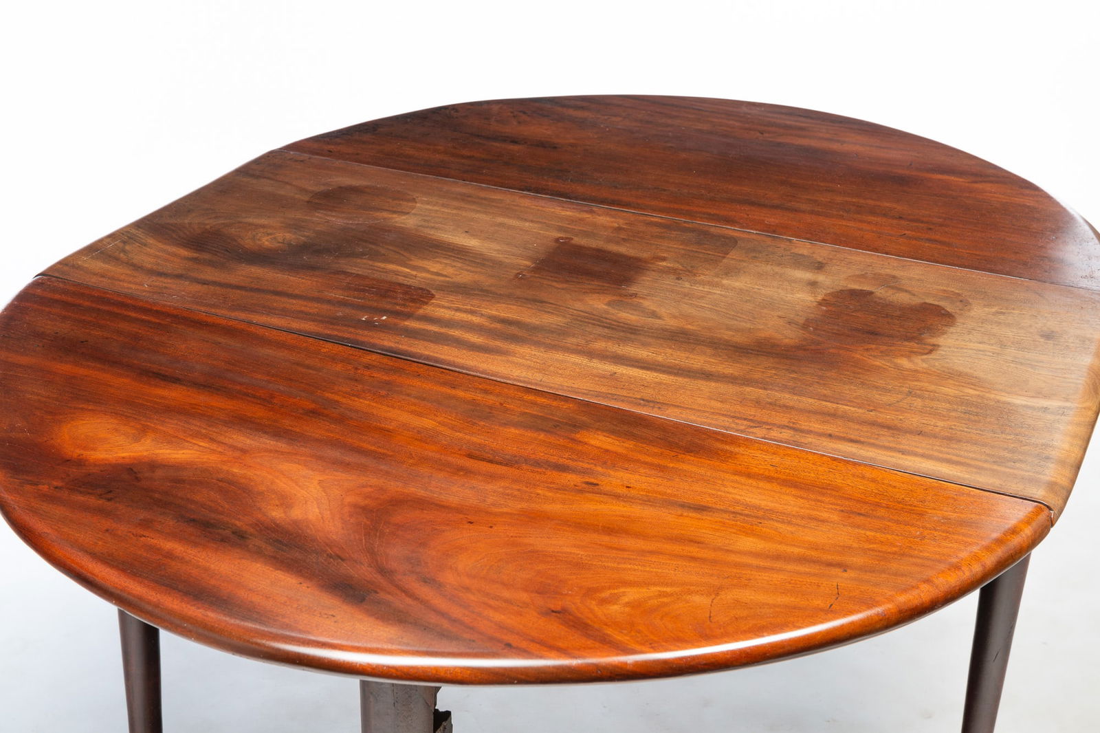 GEORGE II MAHOGANY DROP-LEAF TABLE. - 3