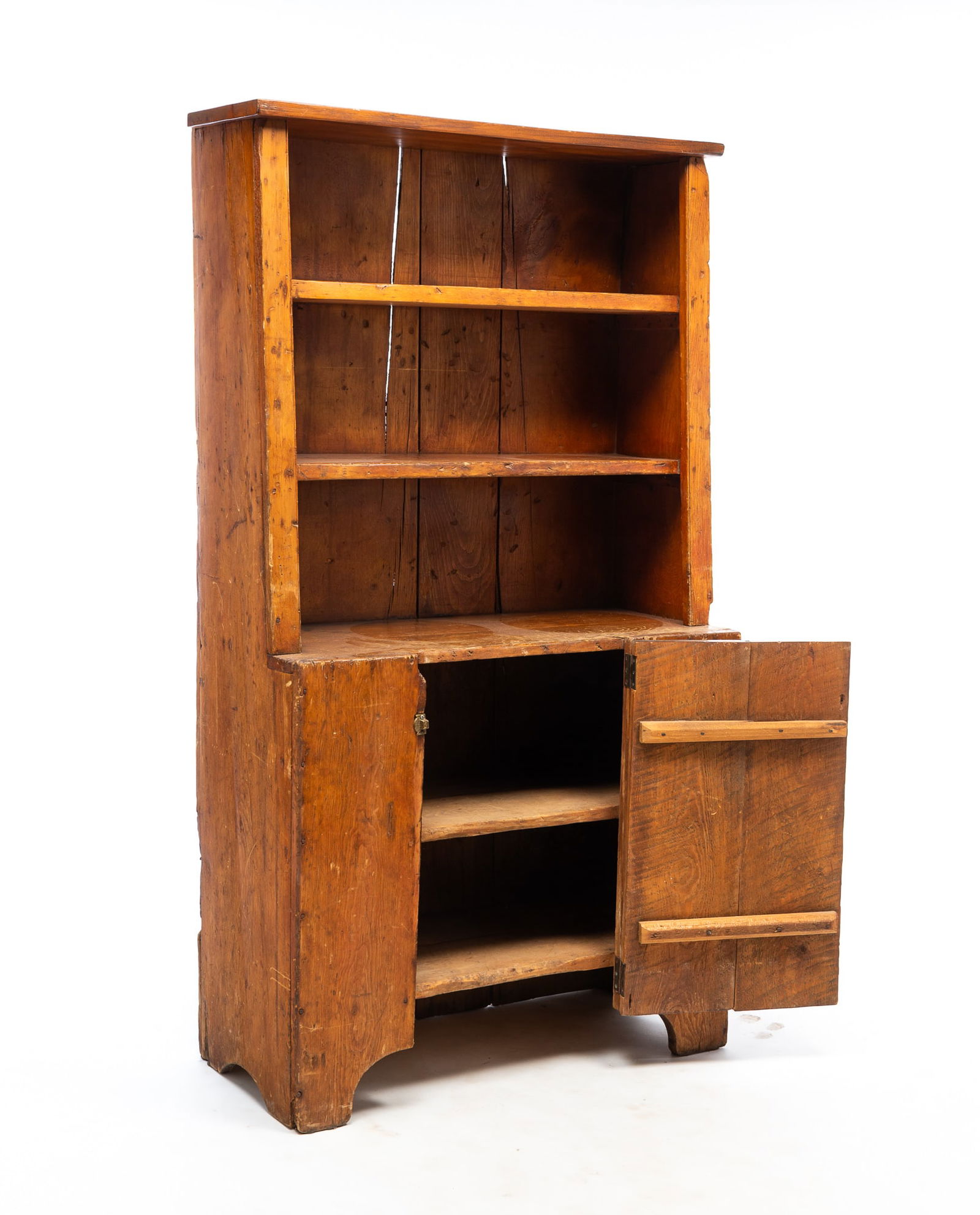 AMERICAN PINE STEPBACK CUPBOARD. - 2