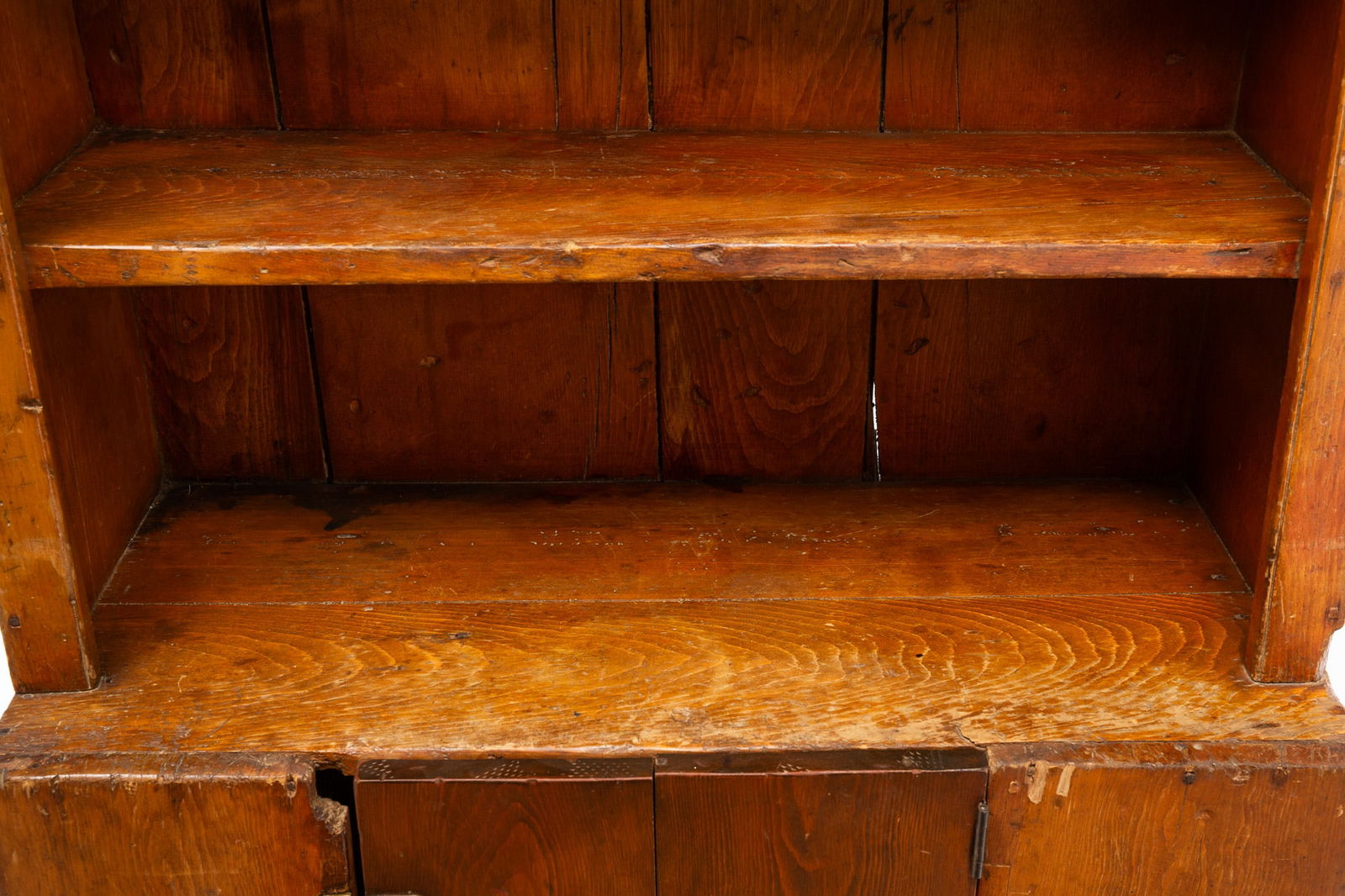 AMERICAN PINE STEPBACK CUPBOARD. - 3